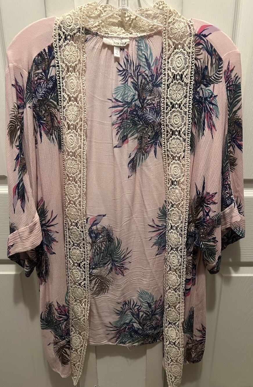 True Self 1X Pink Floral & Embroidered Trim Boho Kimono